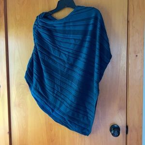 Ruched left side shark bite tunic